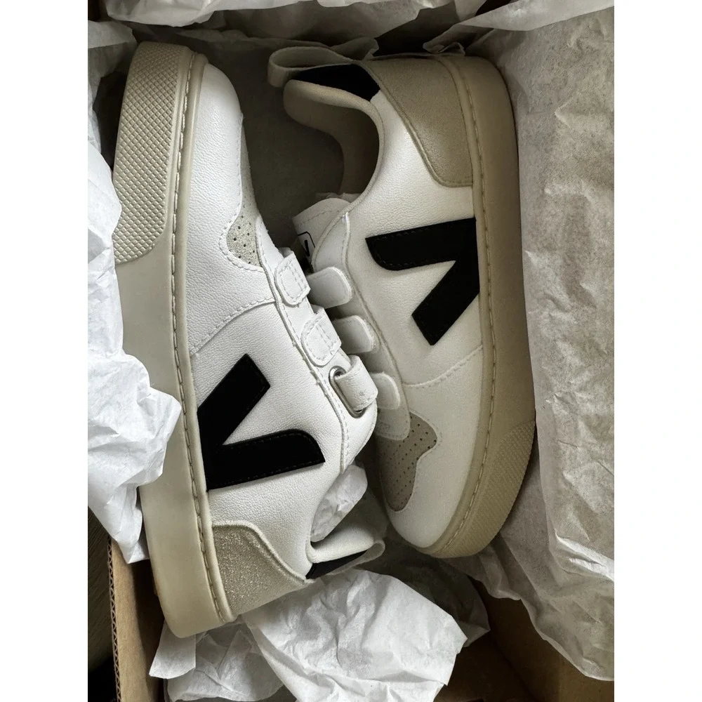 VEJA youth White Black Small V-10  Sneakers Size Eur 34‎ US 3 NEW in box